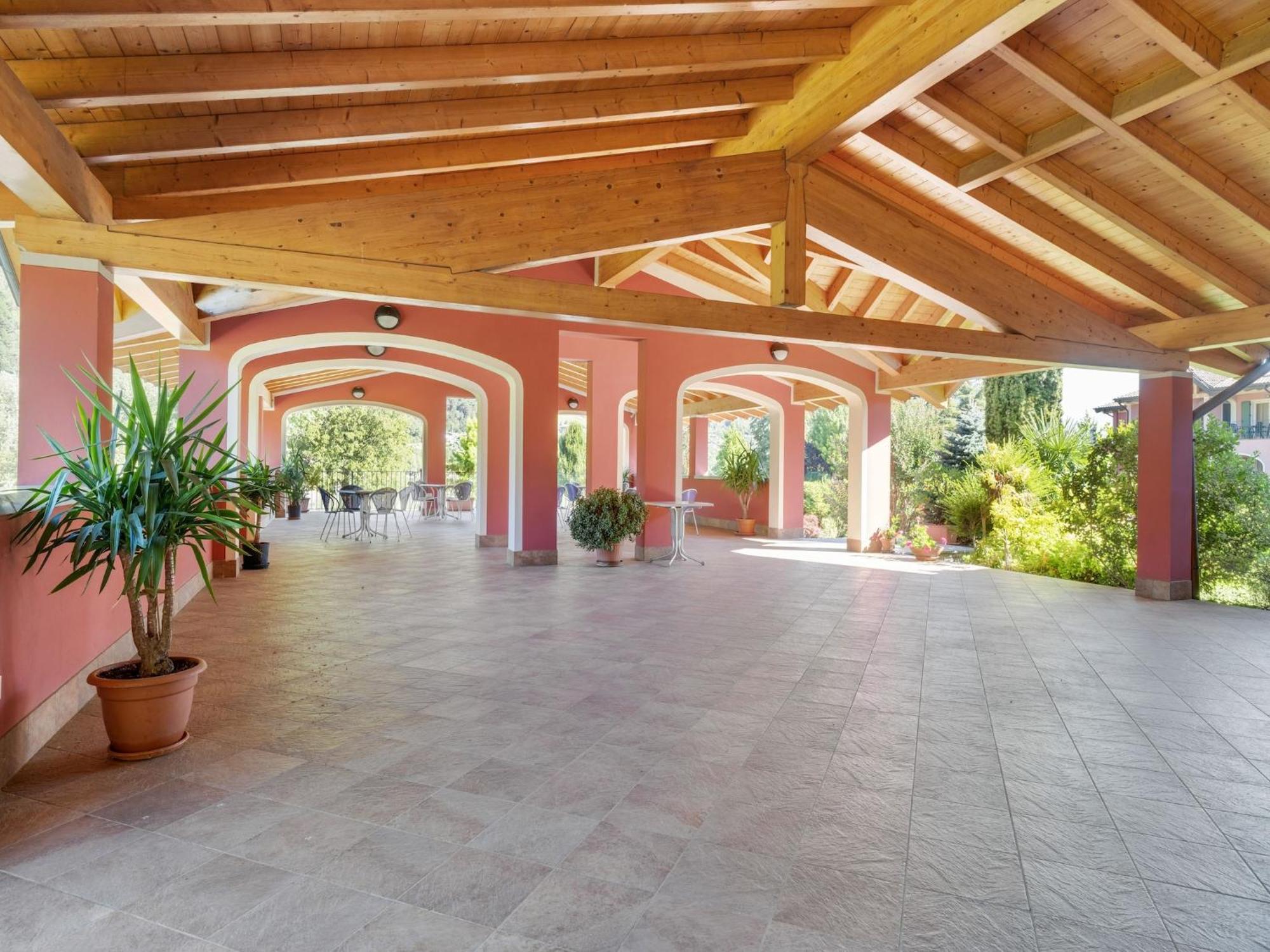 Spacious Apartment In Idro With Shared Pool كْروني المظهر الخارجي الصورة