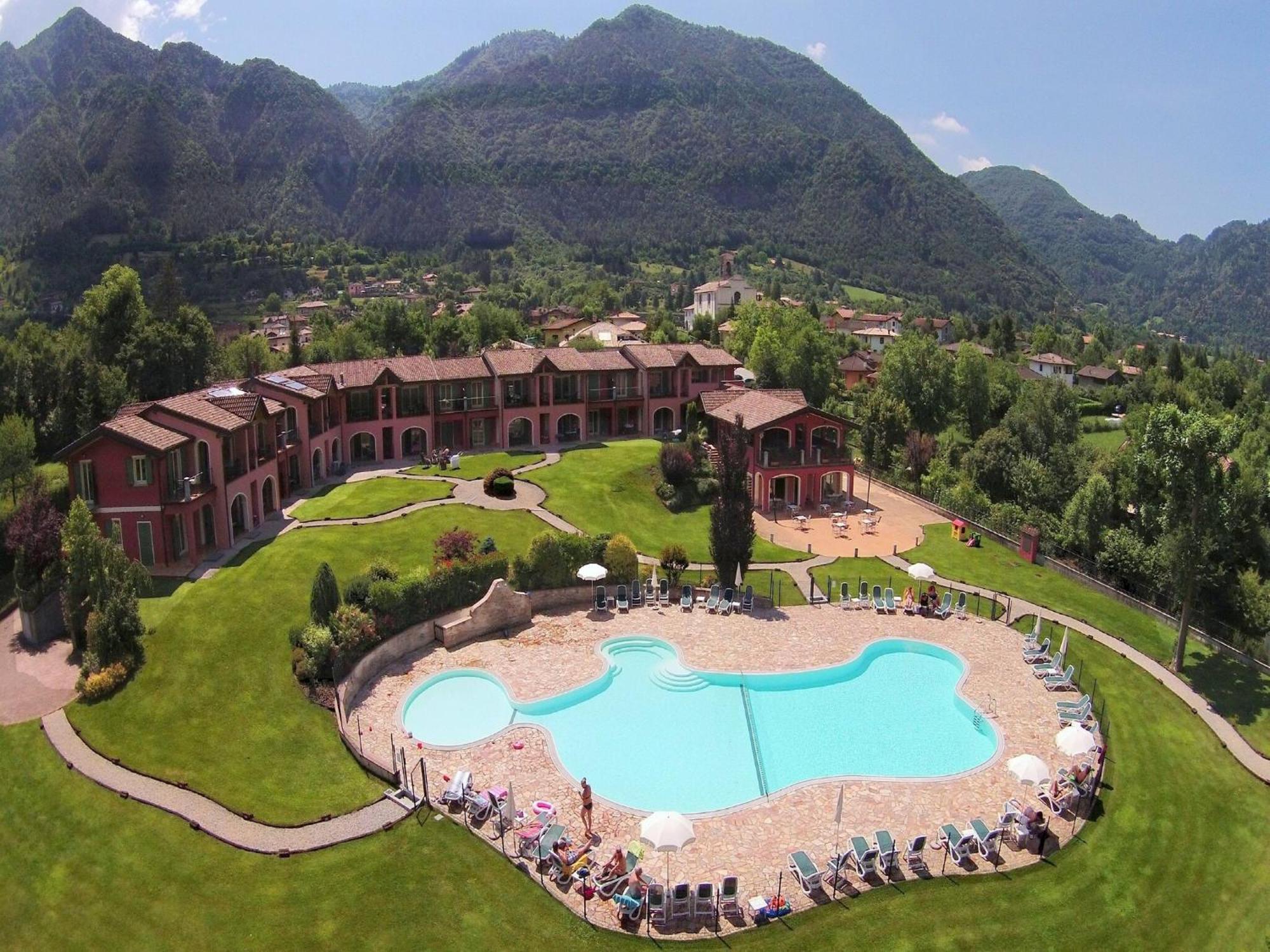 Spacious Apartment In Idro With Shared Pool كْروني المظهر الخارجي الصورة