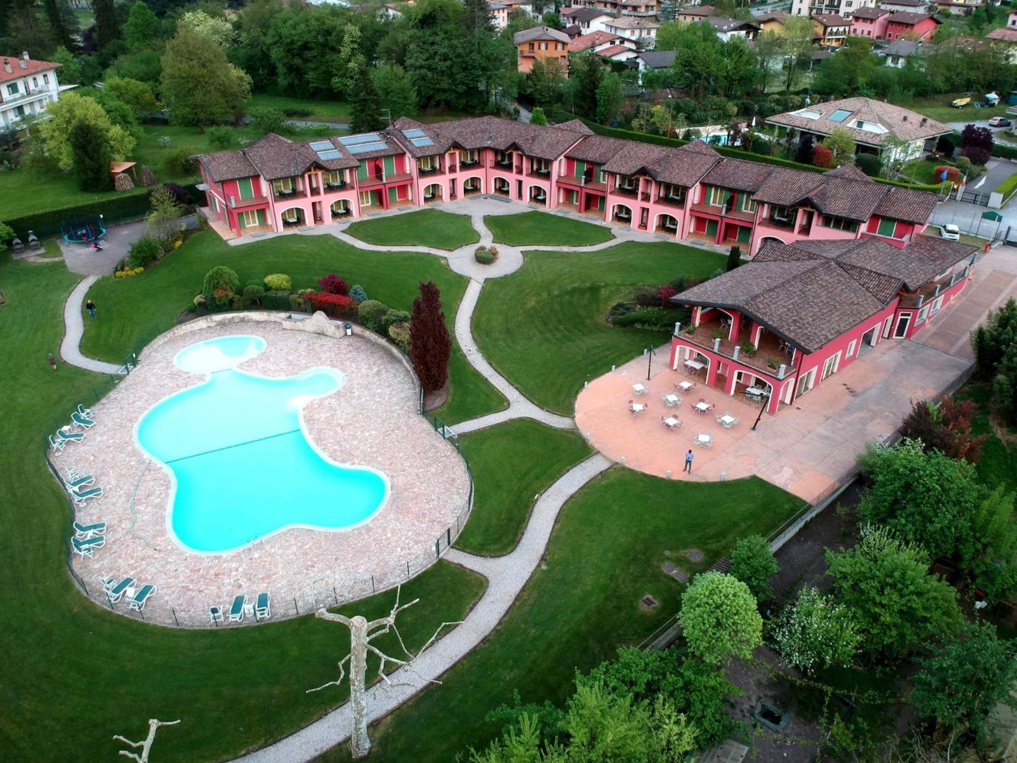 Spacious Apartment In Idro With Shared Pool كْروني المظهر الخارجي الصورة