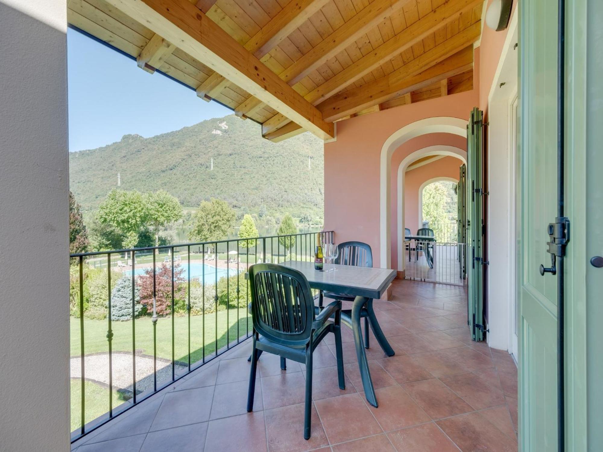 Spacious Apartment In Idro With Shared Pool كْروني المظهر الخارجي الصورة