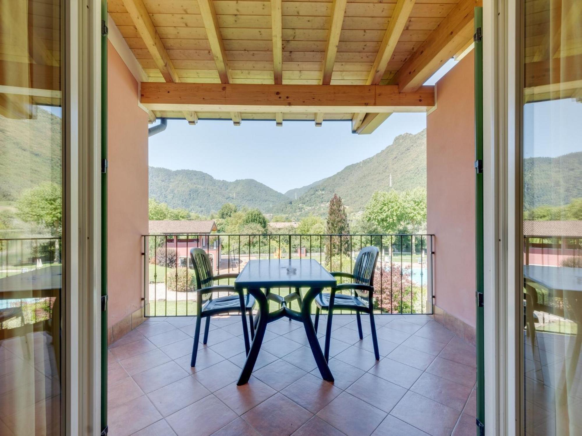 Spacious Apartment In Idro With Shared Pool كْروني المظهر الخارجي الصورة