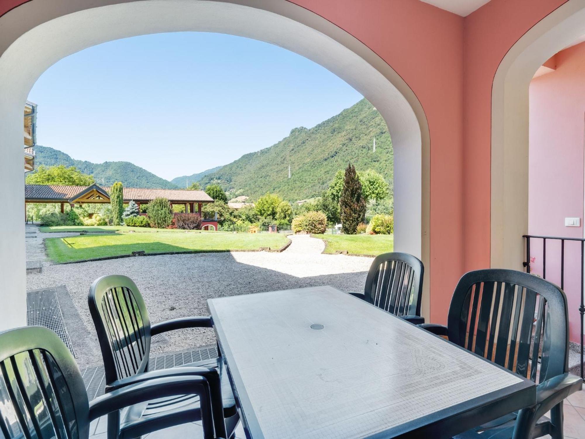 Spacious Apartment In Idro With Shared Pool كْروني المظهر الخارجي الصورة
